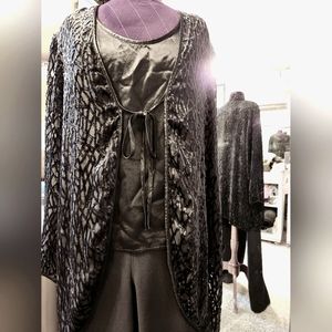 Ladies Georgous ALGO, Canadian Made, Three Piece Pant Suit - Size 18